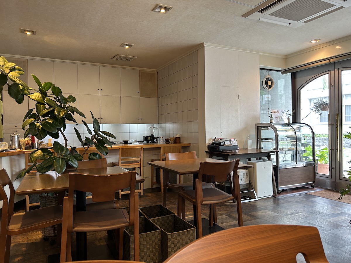 京大周辺のカフェ　クラークハウス　店内