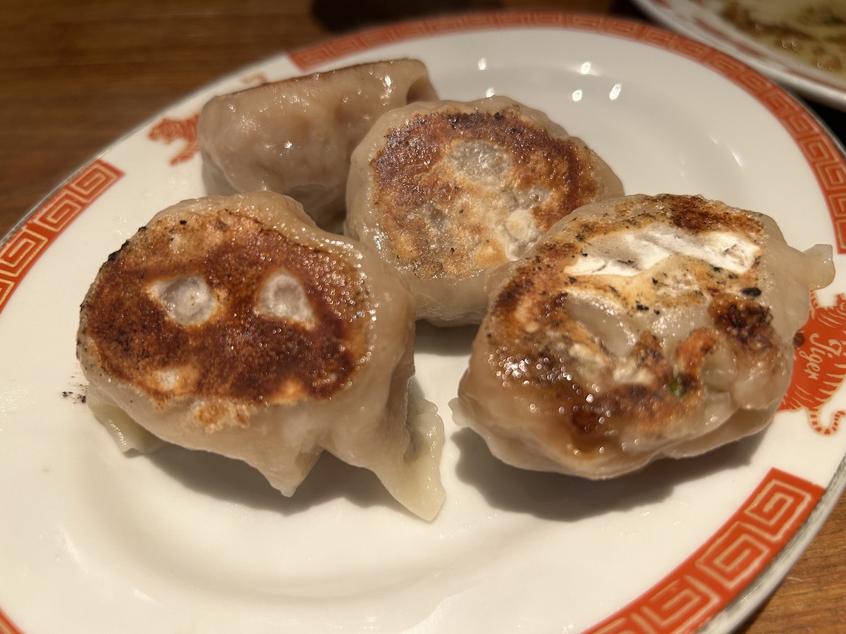 京大生のデートご飯　タイガー餃子会館　餃子