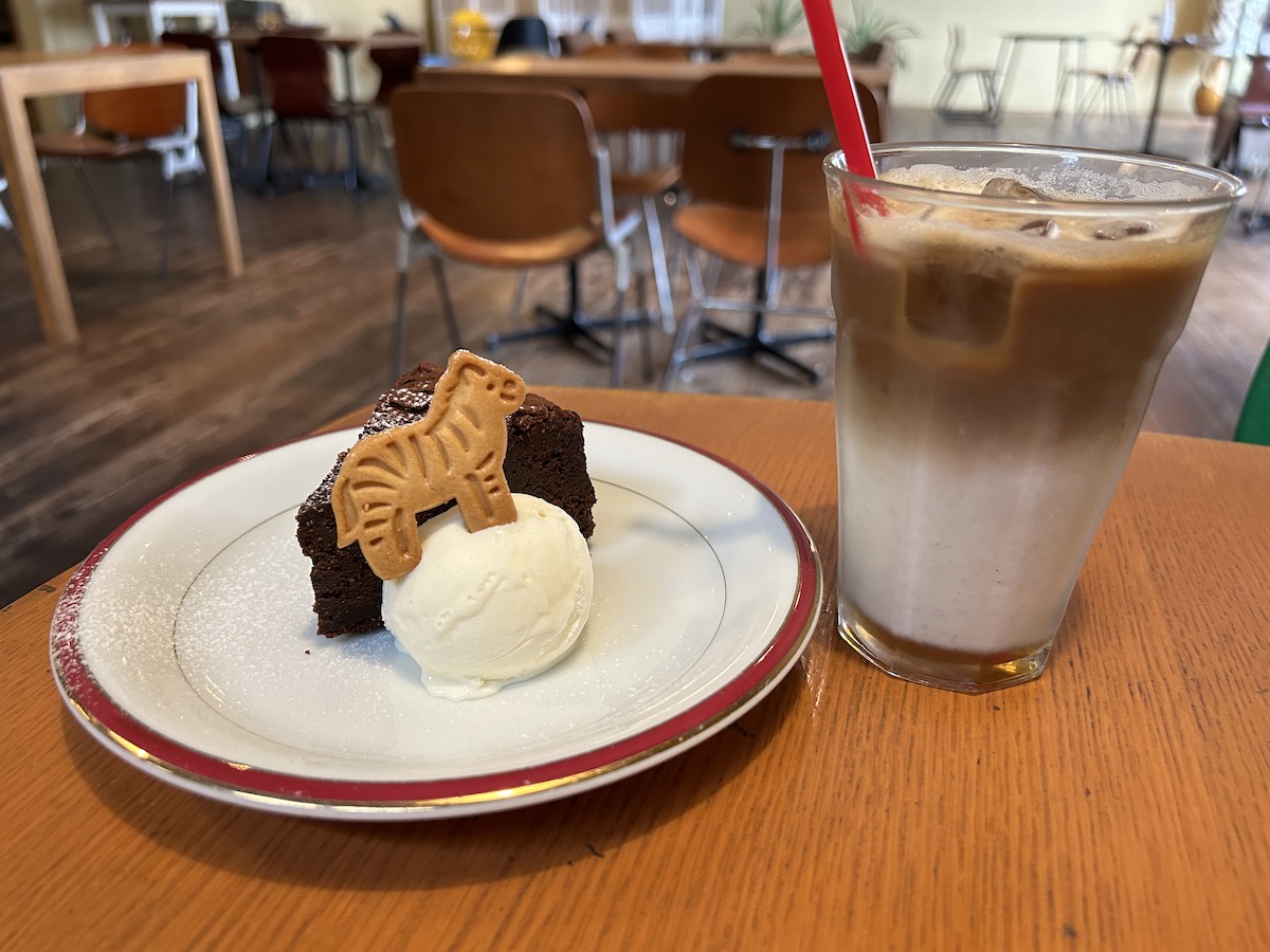 京大周辺のカフェ　boogaloocafe　カフェラテ