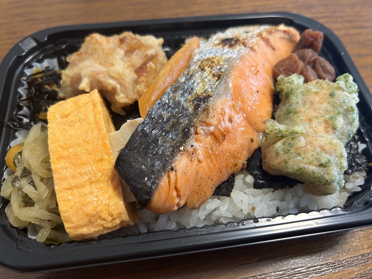 京大周辺のご飯　柿沼惣菜店　のり弁当