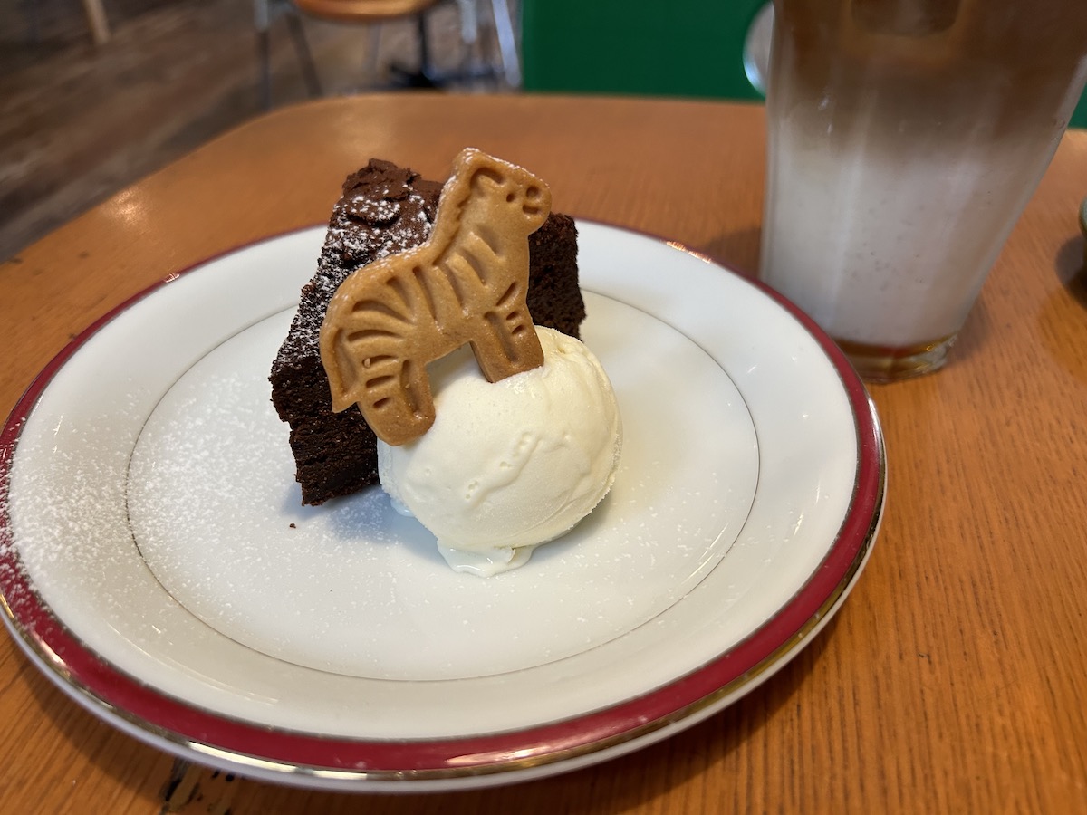 京大周辺のカフェ　boogaloocafe　ガトーショコラ