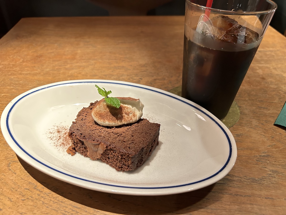 京大生のデート　カフェ　ビブリオテックハロー　ケーキ