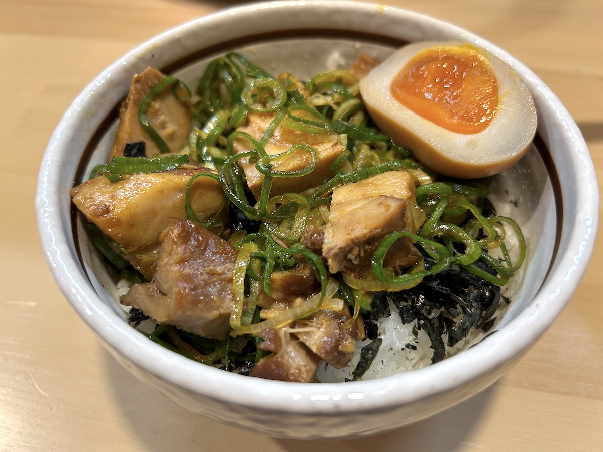 京大　まぜそば　ラーメン　麺屋やまひで　ルーロー飯