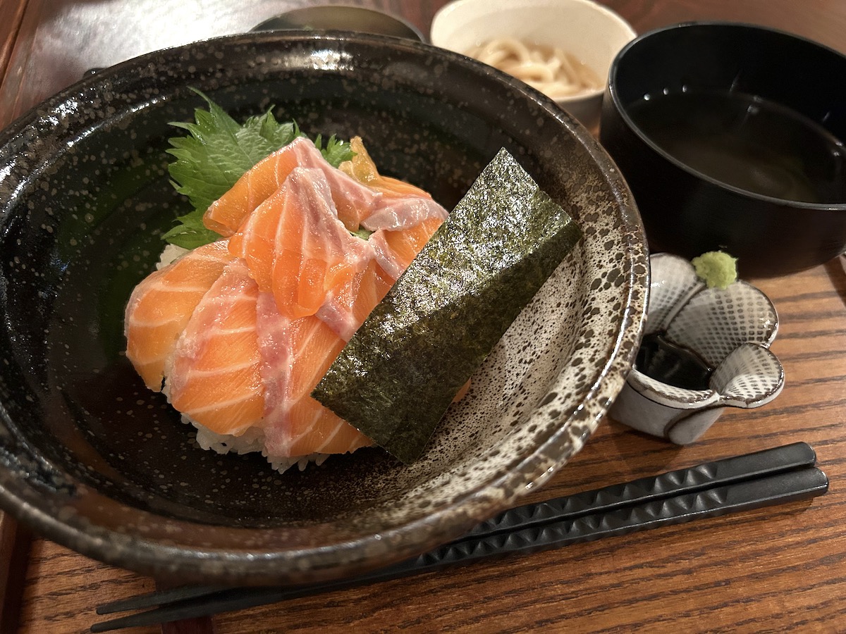 京大　ランチ　もぐらの宴　サーモン丼